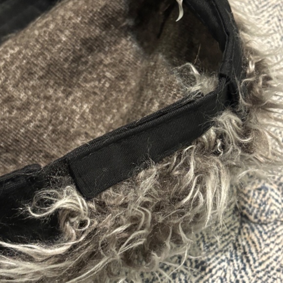 Visor Cap with Fake Hair - Picture 7 of 7